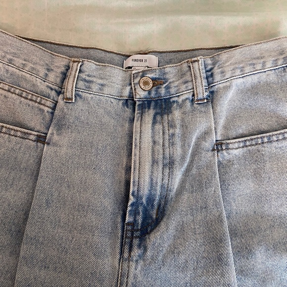 NWOT Light Wash High-Waisted Forever 21 Jeans - Picture 8 of 14